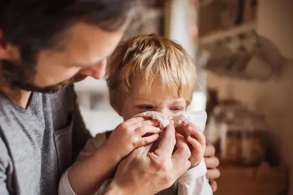 10 Cara Mencegah Pneumonia pada Anak dan Lansia