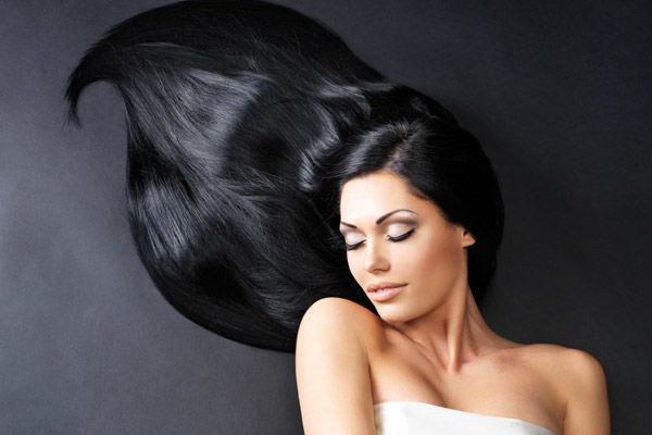 10 Ramuan Tradisional untuk Rambut Hitam Berkilau