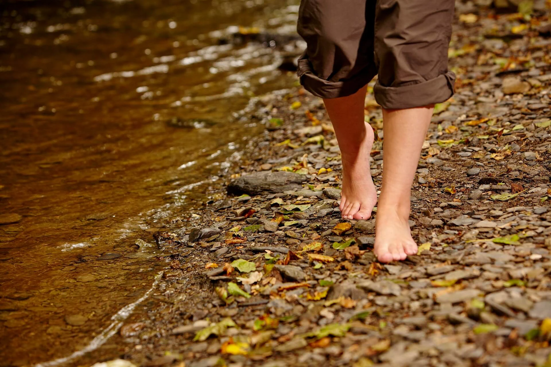 5 Tips Melindungi Kaki Saat Beraktivitas di Luar Ruangan