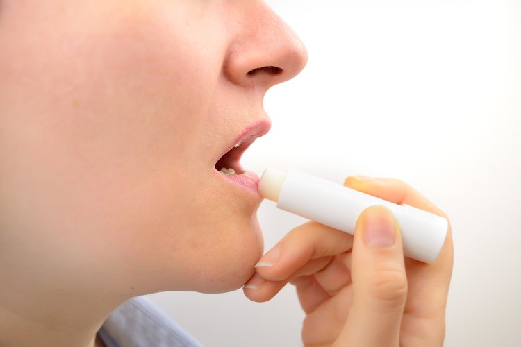 7 Cara Merawat Bibir untuk Ibu Hamil dan Menyusui