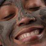 10 Manfaat Masker Lumpur untuk Kesehatan Dagu