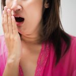 7 Tips Mengatasi Bau Mulut karena Masalah Gusi