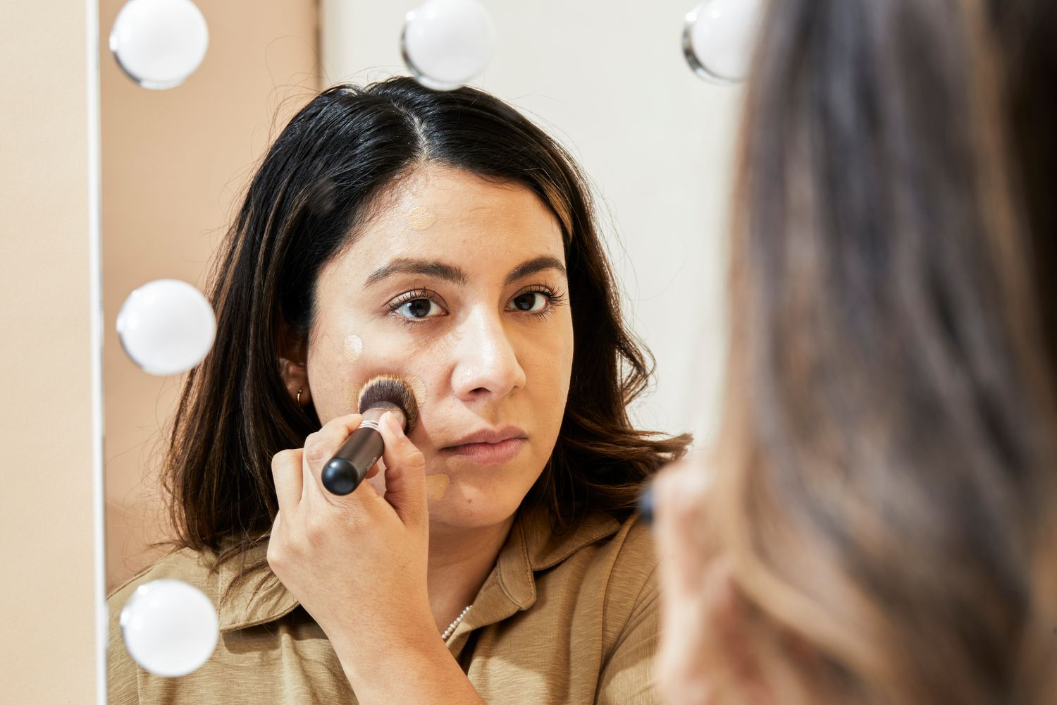 7 Tips Make-up Aman untuk Kulit Berjerawat