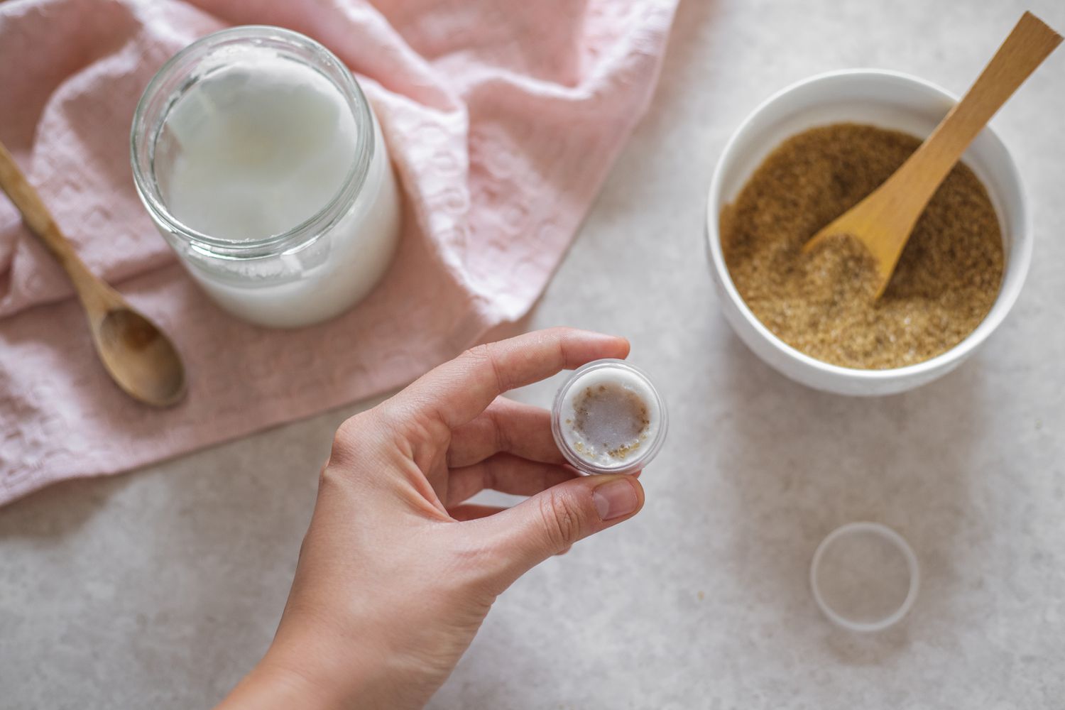 7 Resep Lip Mask Alami dari Dapur Rumah