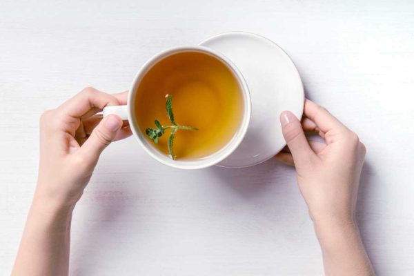 7 Rekomendasi Teh Herbal untuk Melegakan Tenggorokan