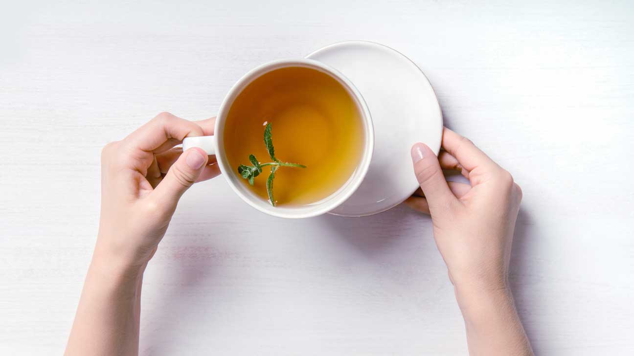 7 Rekomendasi Teh Herbal untuk Melegakan Tenggorokan