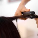 7 Tips Rambut Tetap Sehat Meski Sering Catokan