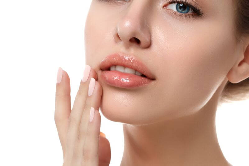 5 Cara Menjaga Bibir Tetap Segar Tanpa Lip Balm